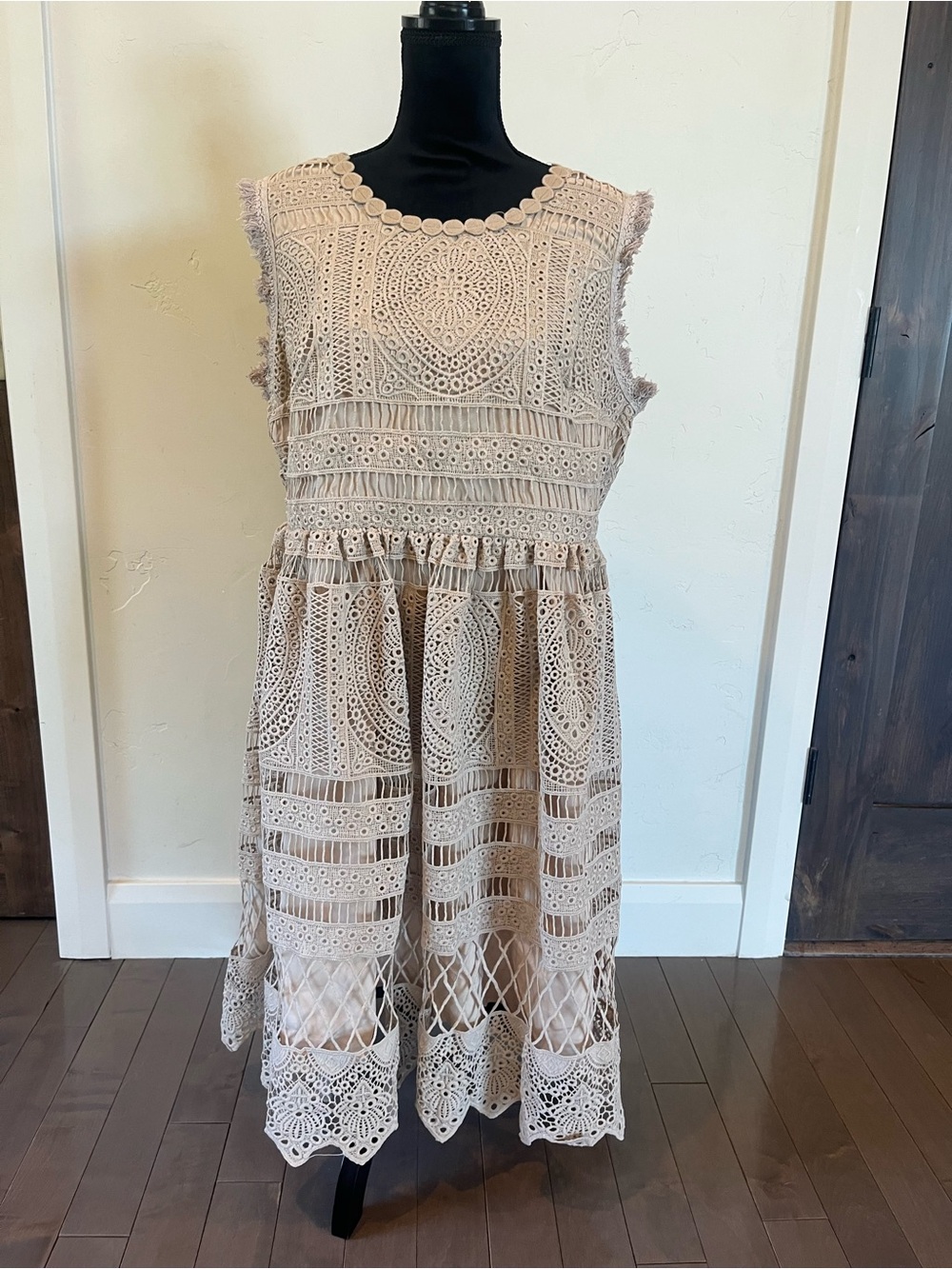 ModCloth Geode Crochet Midi Dress in Soft Beige 2X EUC